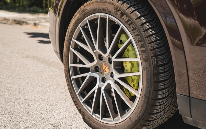 Porsche Cayenne cena 395000 przebieg: 43000, rok produkcji 2021 z Warszawa małe 301